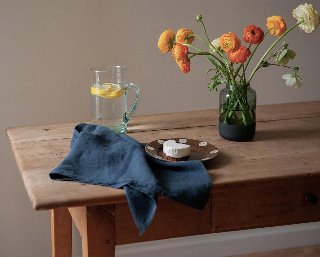 Linen tea towel with lace Japan Blue - Couleur Chanvre